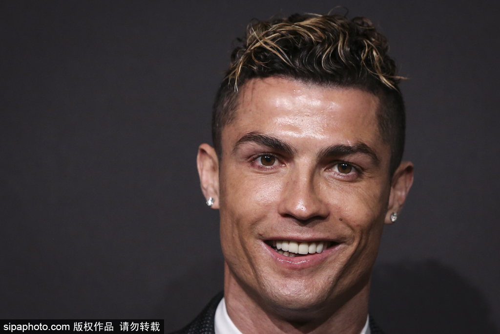 记者：德容因个人事务缺席对阵阿拉维斯的比赛（记者：德容因私事无缘与阿拉维斯之战）