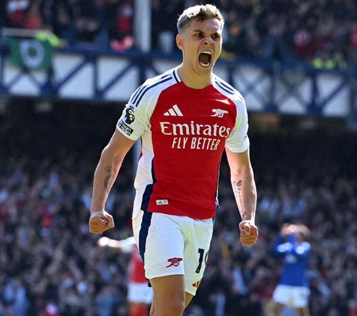 欧冠积分榜：拜仁、阿森纳、国米全胜领跑，下轮前二直接对话（欧冠榜单：拜仁、阿森纳、国米以全胜占据榜首，下轮前二正面交锋）