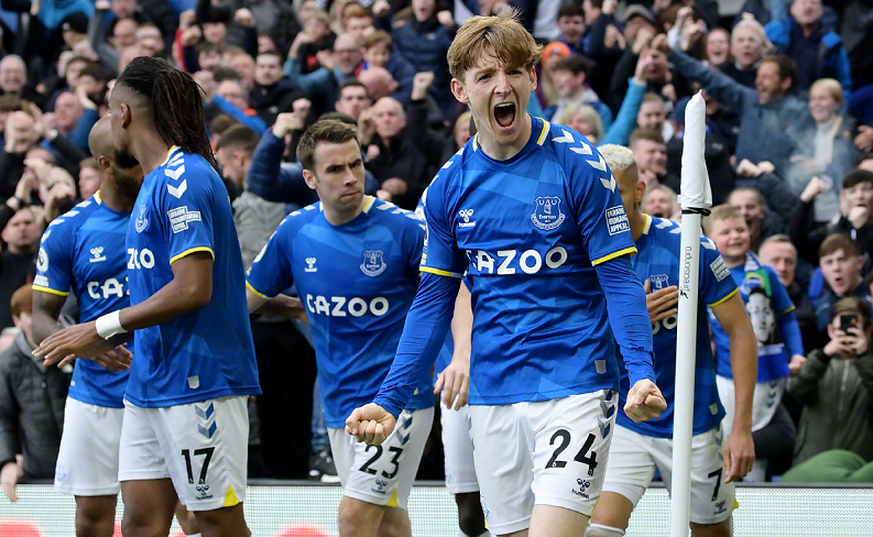 就是这么快！贺希宁反击顶开威尔逊强硬上篮 深圳回应11-0反超！（电光火石！贺希宁快攻强突威尔逊强硬上篮，深圳一波11-0完成反超）