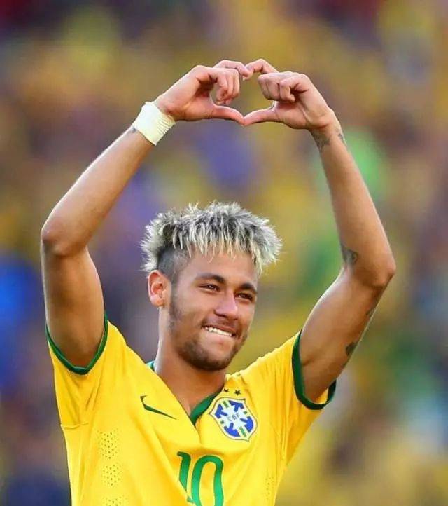 半场战报：科莫0-0卡利亚里（半场战况：科莫与卡利亚里战成0-0）