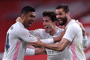 都体：道格拉斯-路易斯受伤下场，让他符合买断条款更加困难（都体：道格拉斯-路易斯伤退，满足买断条款的难度上升）