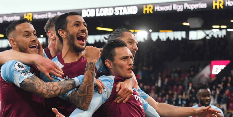 狼队一胜难求，曼联客场不佳！海外情报：狼队0-1曼联（狼队难觅胜绩，曼联客场低迷：海外情报称狼队0-1不敌曼联）