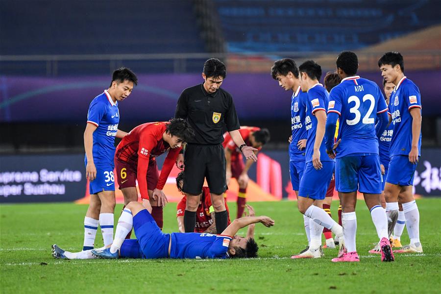 挑起进攻大旗！鲍威尔半场10中5得到16分2篮板1助攻（火力全开！鲍威尔半场10投5中砍下16分外加2篮板1助攻）