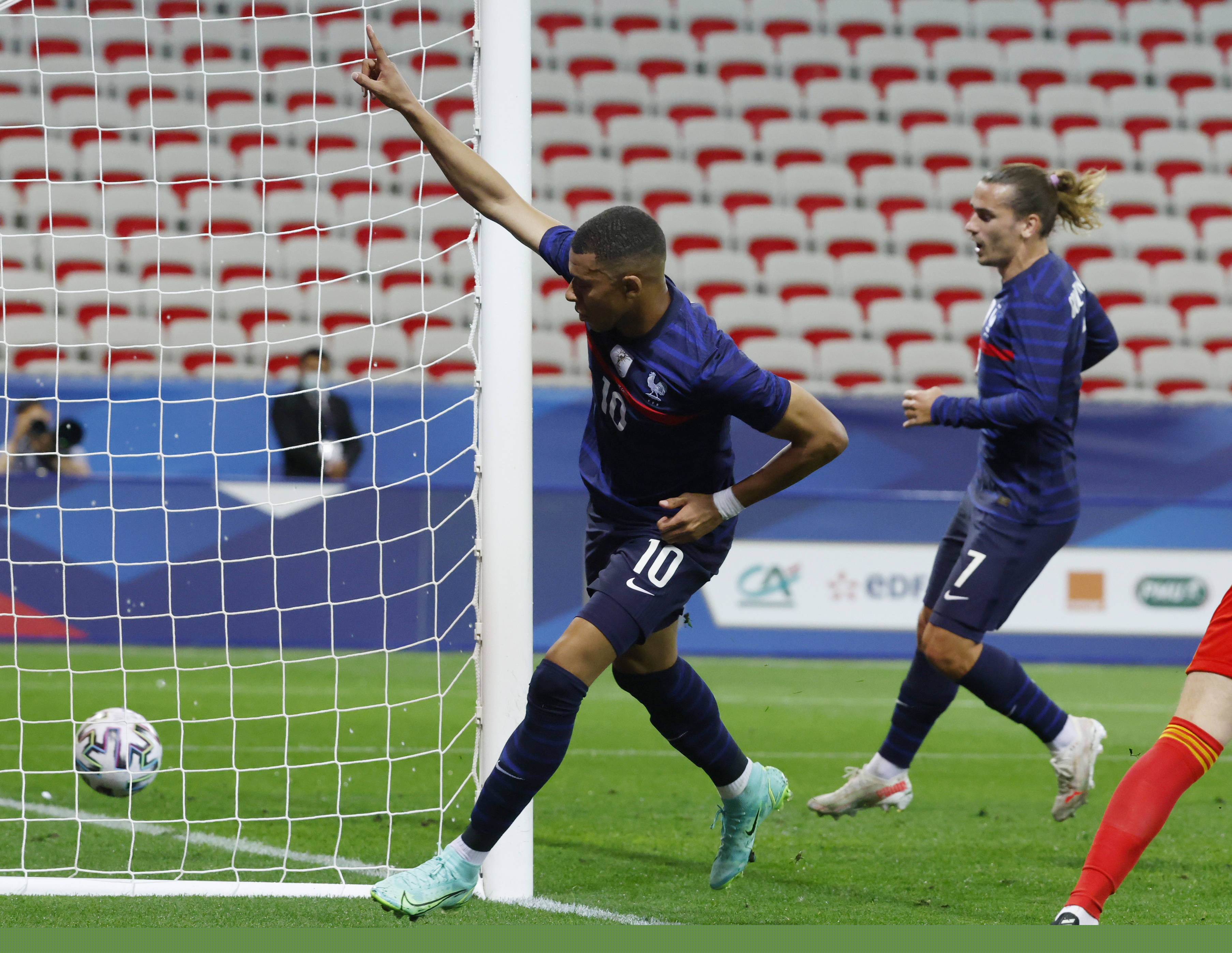 剑南春｜球你来辩：面对强敌多特蒙德，曼城能否取胜？（剑南春｜球你来辩：硬仗多特当前，曼城能否笑到最后？）