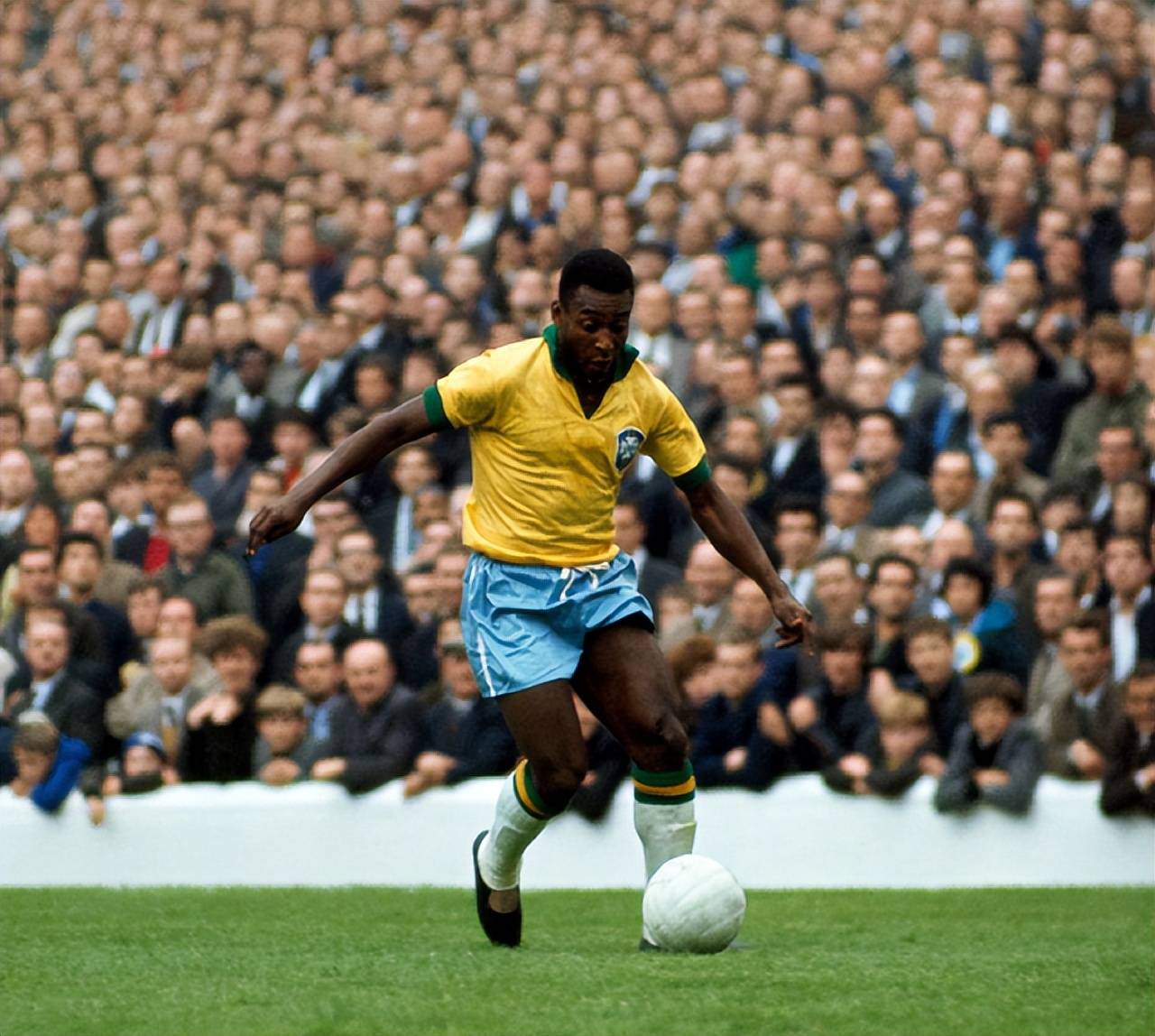 懂球帝海报：十载白巷，东方之光（懂球帝海报：白巷十年，东方耀辉）