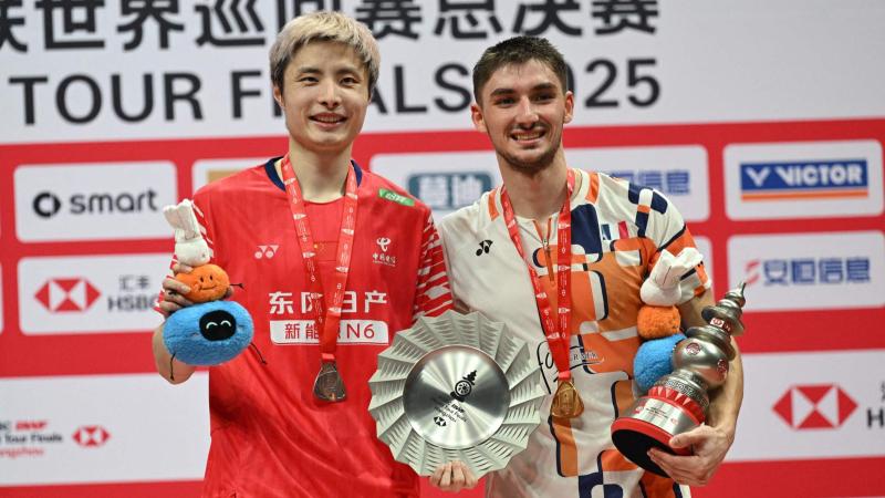 英超：曼联客场2-1击败莱斯特城（英超：曼联2-1客胜莱斯特城）