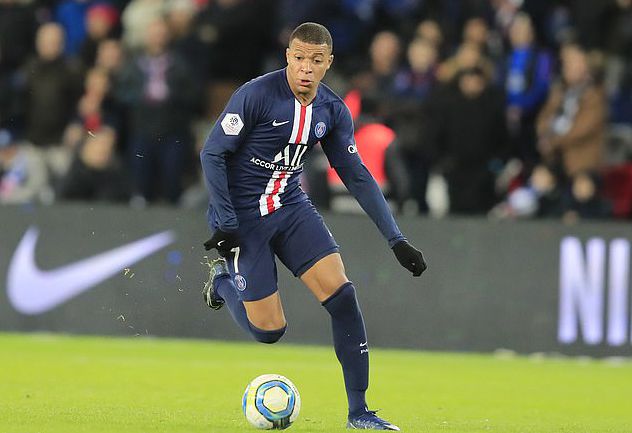 挑起大梁！卡斯尔狂轰30+10+6，得分创赛季新高（火力全开！卡斯尔30+10+6大爆发，单场得分刷新个人赛季新高）