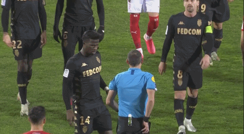 英超战报：维卡里奥送礼，库杜斯破门难救主，热刺1-2富勒姆（英超快讯：维卡里奥失误酿祸，库杜斯进球难救热刺，热刺1比2负于富勒姆）