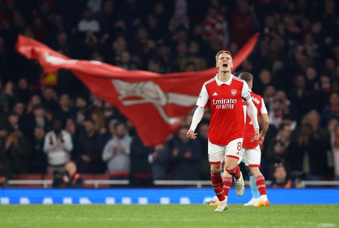 官方：阿贾克斯与18岁后防小将亚伦·鲍曼续约至2030年（阿贾克斯官宣：18岁后防新秀亚伦·鲍曼续约至2030年）