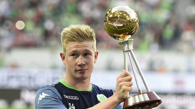 青岛记者：邵佳一大哥式的执教风格很适合当下中国足球的环境（青岛记者：邵佳一兄长式执教风格更契合当下中国足球生态）