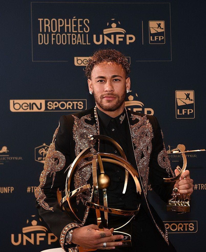 名宿：在我看来莱奥是边锋不是前锋；他配得上米兰10号球衣（名宿：莱奥是边锋而非前锋，配得上米兰10号）